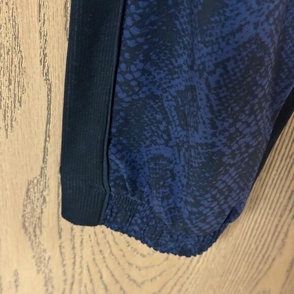 Athleta Brooklyn Joggers Size 4 Blue Black Snakeskin Athletic Pants Lightweight - Picture 6 of 12